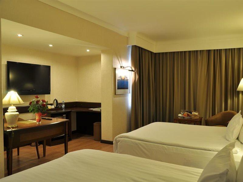 מלון Altinel & Convention Center 5*