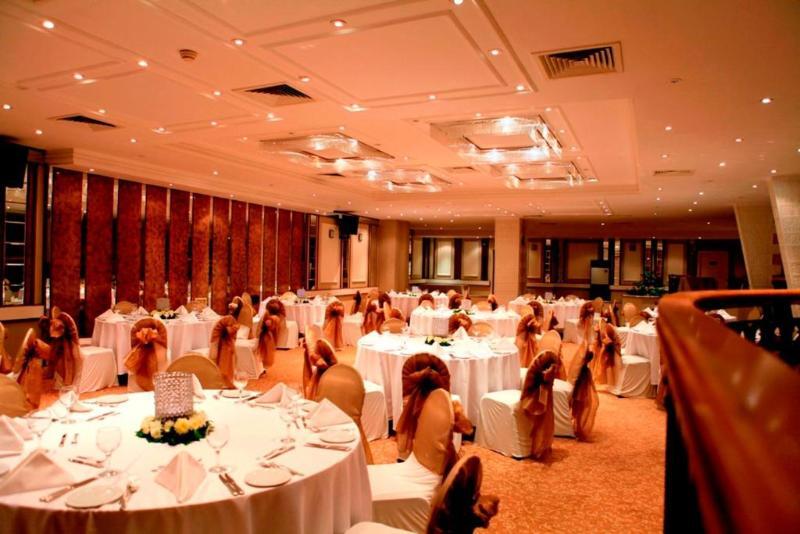 Altinel & Convention Center מלון