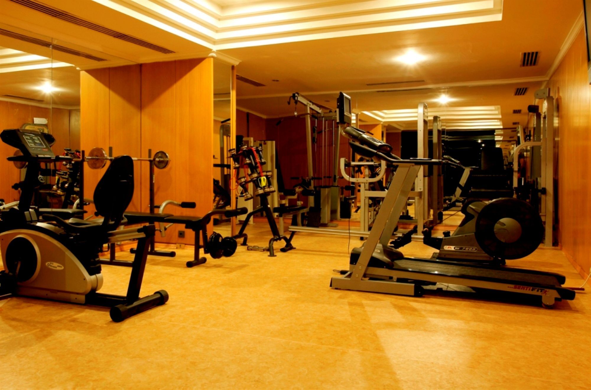 מלון Altinel & Convention Center 5*